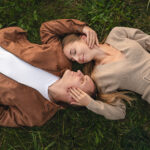 Miłość w blasku złotej godziny – sesja narzeczeńska Justyny i Alana